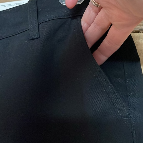 a.n.a Size 8 Black Bermuda Mid-rise 9” Inseam Soft Khaki Shorts with Pockets - Picture 4 of 11